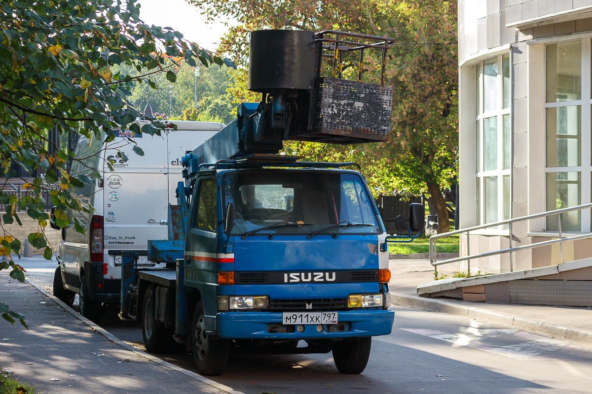 Москва, № М 911 ХК 797 — Isuzu Elf (общая модель)