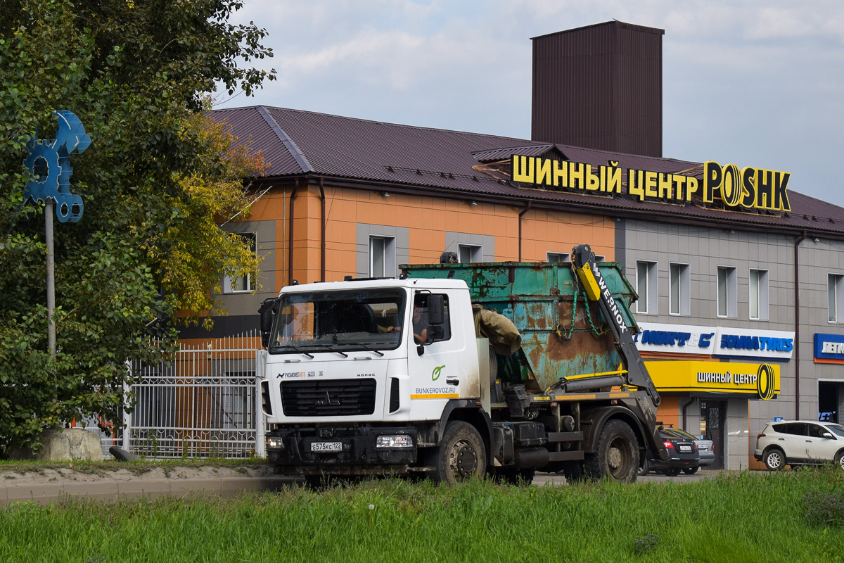 Алтайский край, № Е 575 КС 122 — МАЗ-555025
