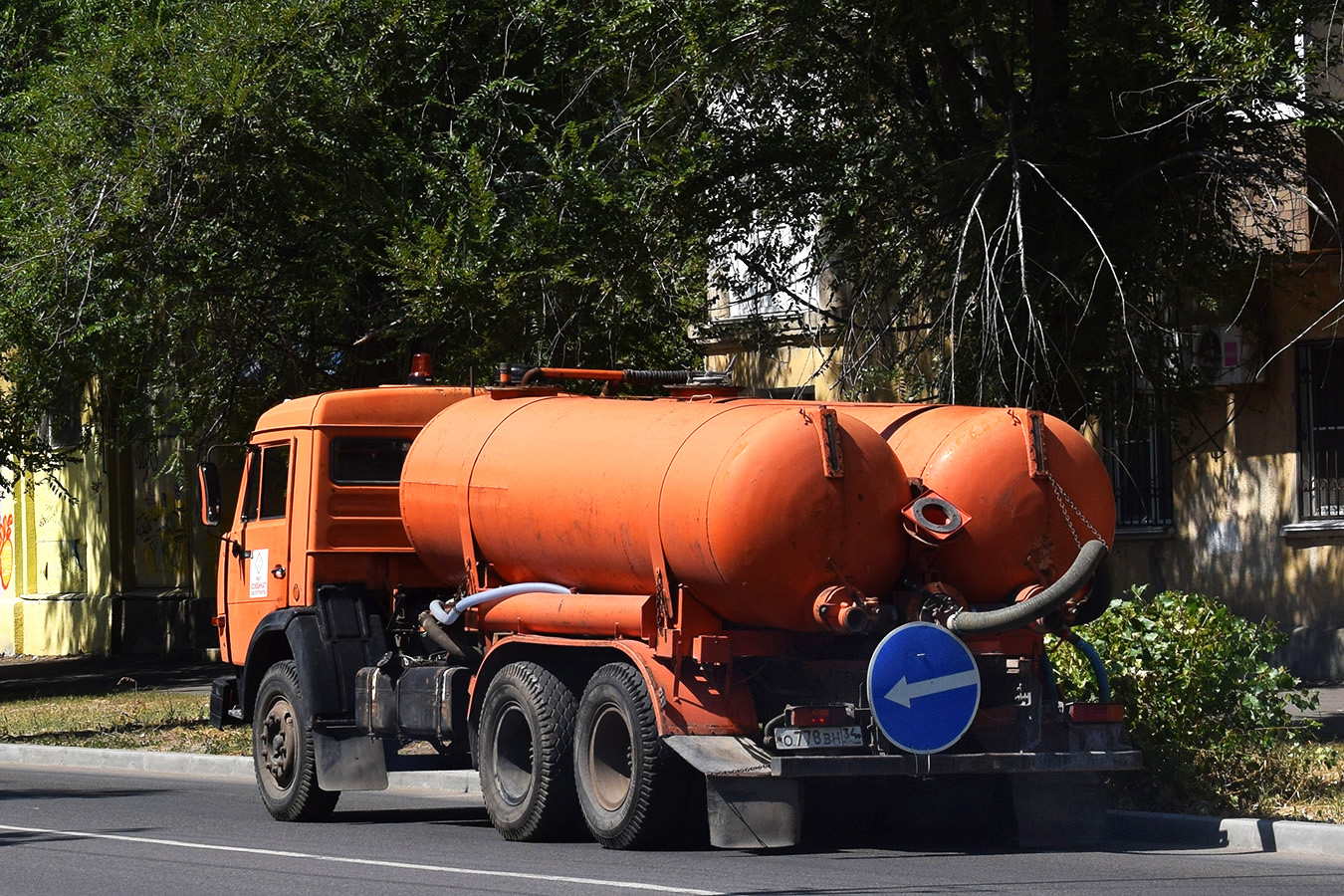 Волгоградская область, № 1072 — КамАЗ-53215 [532150]