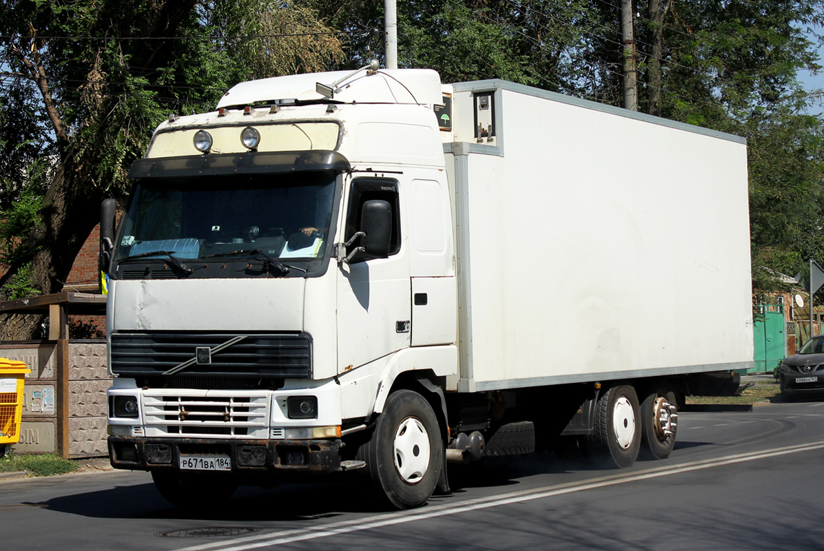 Херсонская область, № Р 671 ВА 184 — Volvo ('1993) FH12.420