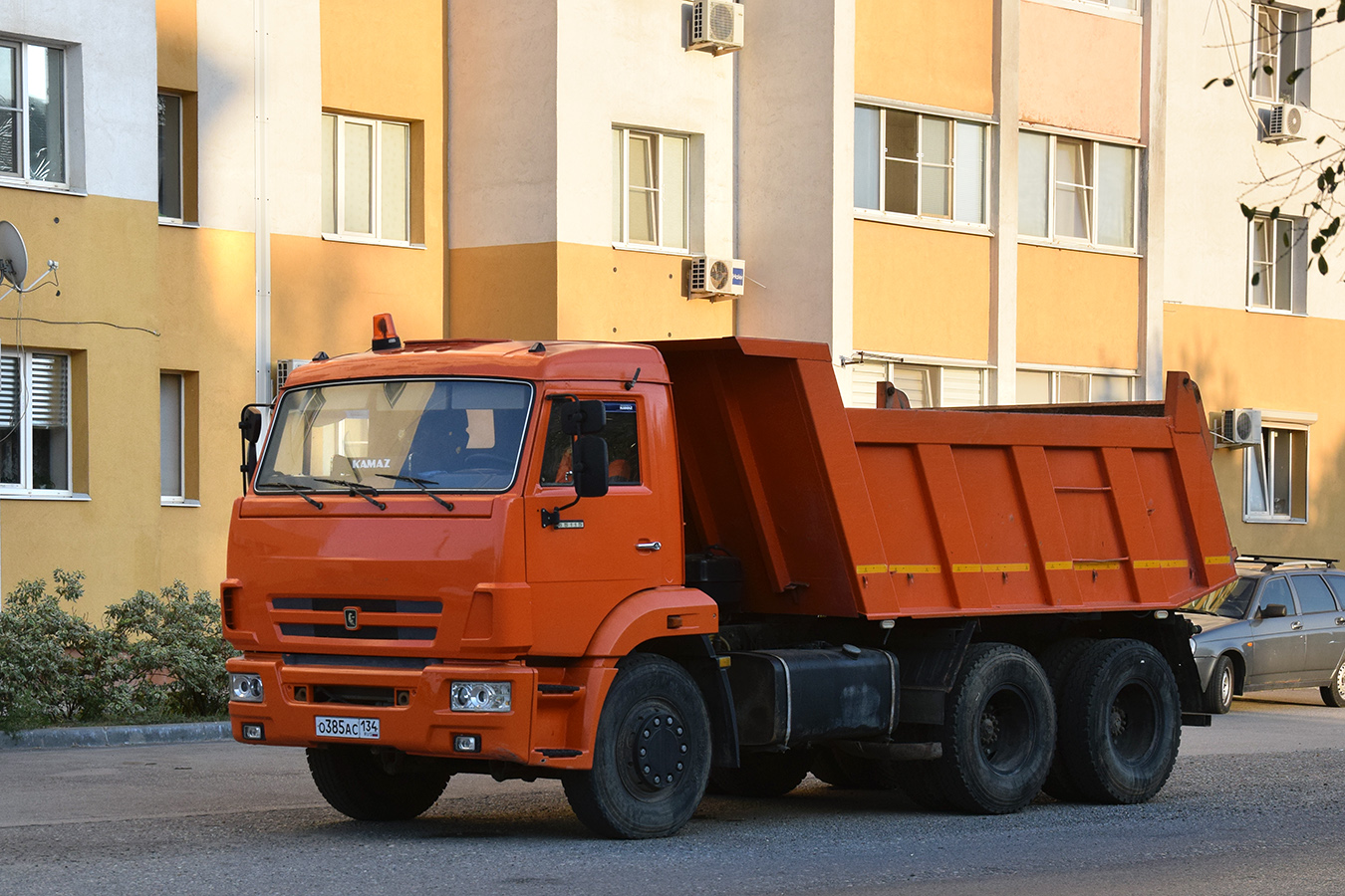 Волгоградская область, № О 385 АС 134 — КамАЗ-65115 (общая модель)