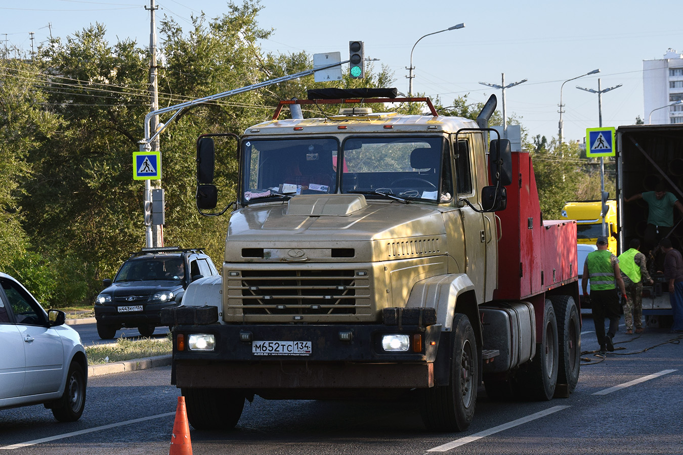 Волгоградская область, № М 652 ТС 134 — КрАЗ-64431