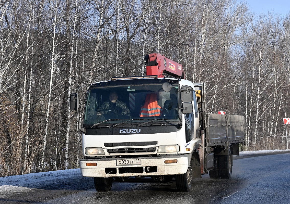 Кемеровская область, № С 030 УР 42 — Isuzu Forward (общая модель)